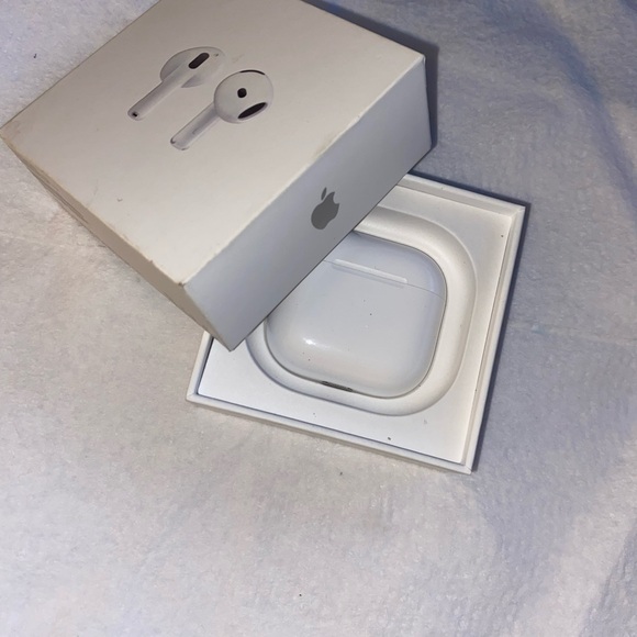 Apple AirPods 4 in White with Charging Case